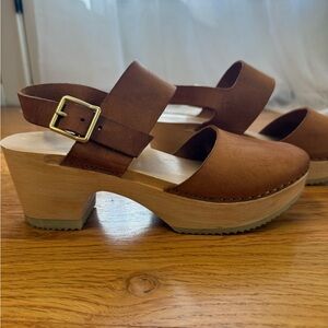 Zuzii Brown Leather Clogs